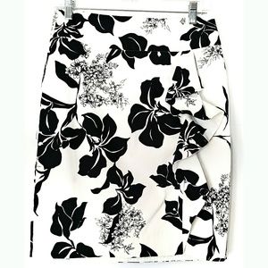 🔵White House Black Market Floral Skirt Sz 6